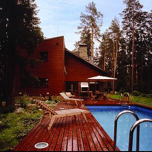 Дизайн дома с бассейном и камином фото